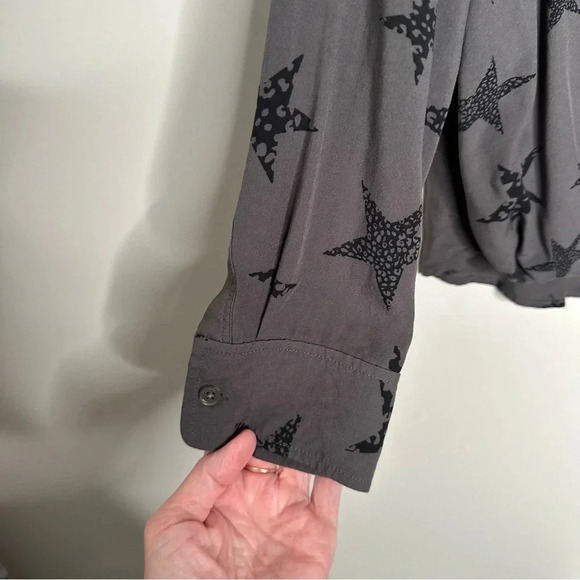 Rails Medium Hillary Charcoal Cheetah Stars Blouse Top Preppy Classic Neutral - Picture 12 of 14